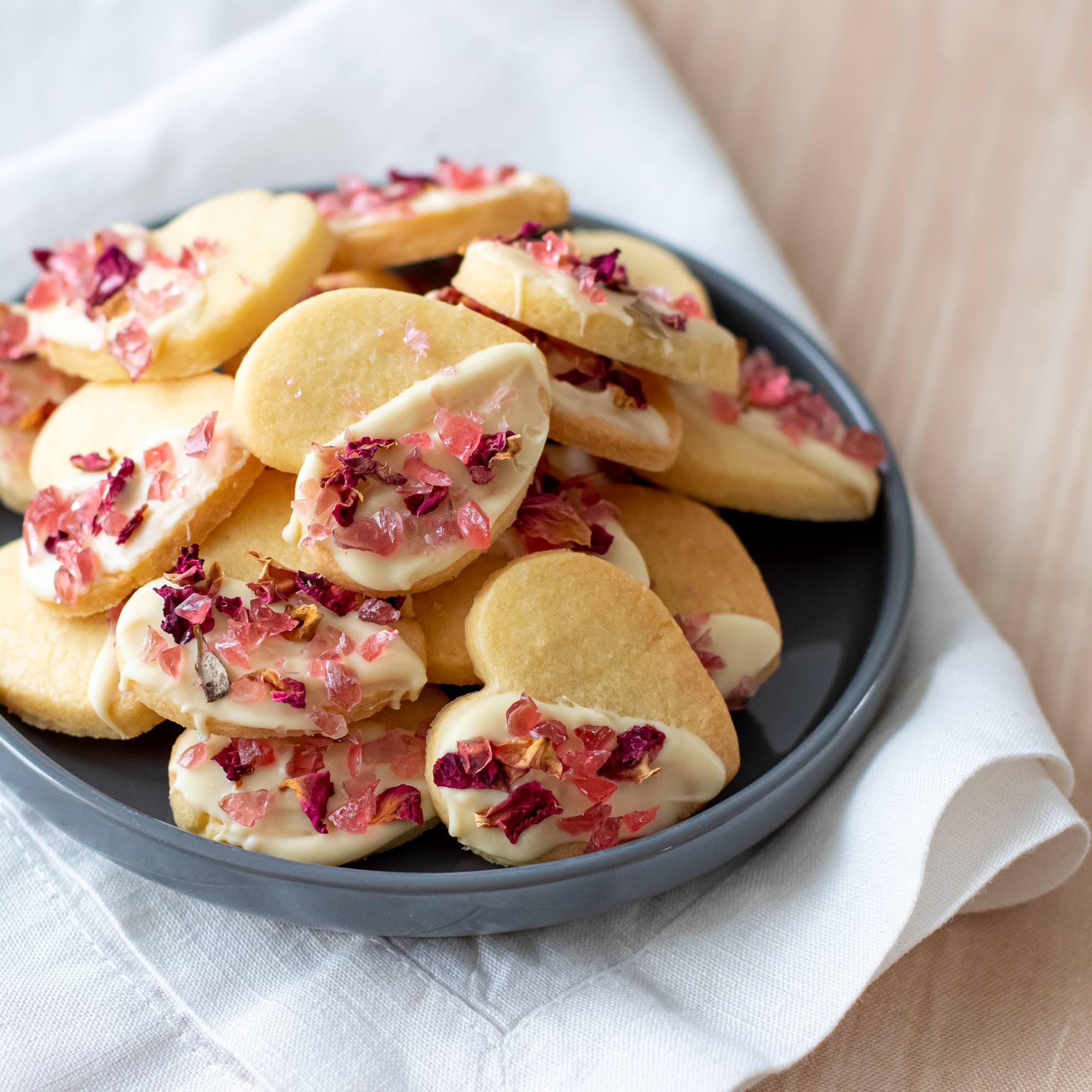 *Les recettes de Julie Gri : Sablés à la rose et brisures CDHV fruits rouges